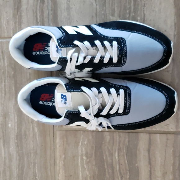 New balance running shoes - Picture 3 of 3